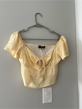 KITTENISH Pale Yellow Puff-Sleeve Tie-Front Crop Top